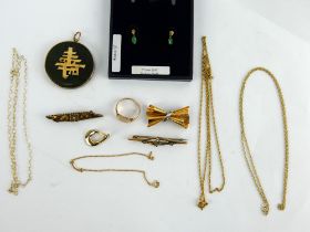 Mixed gold jewellery to include three 9ct gold chains, 9ct ring, three brooches, earrings & pendant.