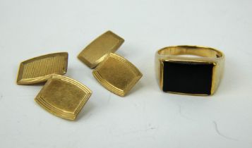 A pair of 9ct gold engine turned cufflinks and a 9ct gold black onyx ring, size S.