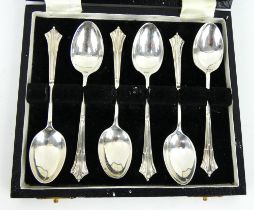 Boxed set of six silver teaspoons with fanned terminals. Hallmarked for Birmingham 1971, Bishtons Ld