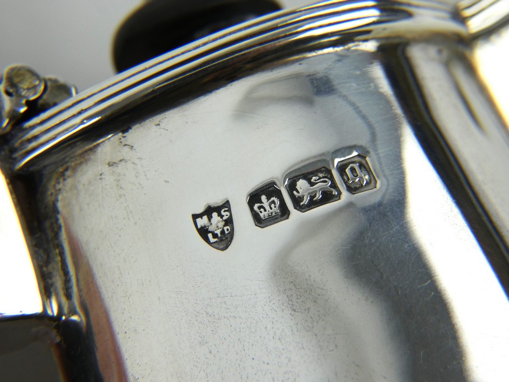 An Edwardian silver three piece cafe au lait set with ebony handles. Hallmarked Sheffield 1908 - Image 3 of 3