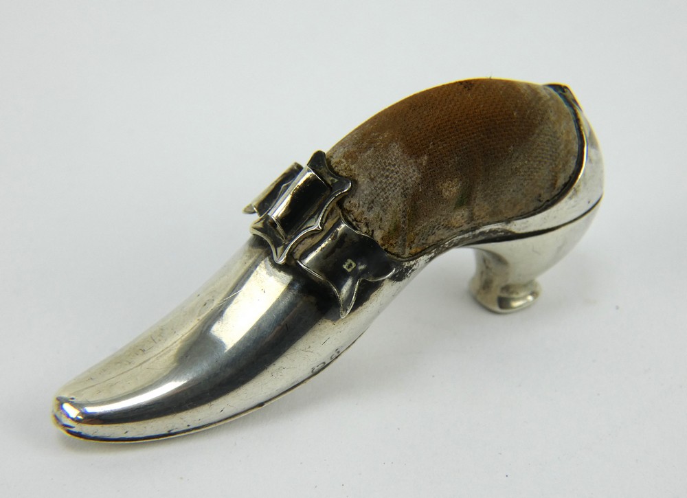 An Edwardian silver shoe shaped pincushion, hallmarked Birmingham 1903, Adie & Lovekin. Length 6.5cm - Image 2 of 3