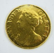 A 1713 Queen Anne gold guinea coin. Gross weight 8 grams.