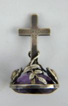 An Edwardian white metal crucifix and amethyst seal engraved Oxford Univ, Chapter RC, DD 1909 1910