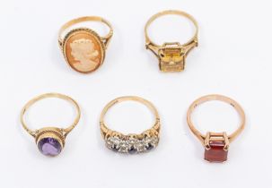 A collection of 9ct gold stone set rings to include an oval amethyst, size S, a rectangular cut