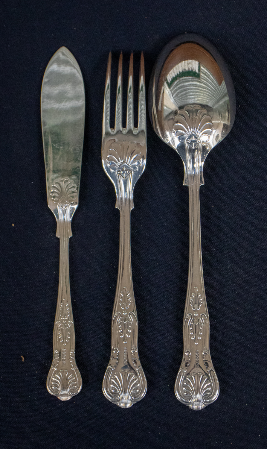 A 20th century King's pattern canteen of cutlery, marked EPNS, in fitted wooden case. - Image 3 of 3