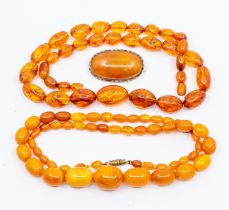 A collection of amber jewellery to include a butterscotch necklace, comprising graduated oval beads,