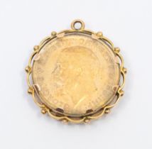 A George V half sovereign within a glazed 9ct gold pendant mount a/f glass cracked