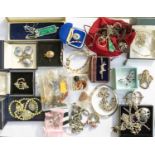 A collection of vintage costume jewellery, comprising various silver jewellery, including a cased