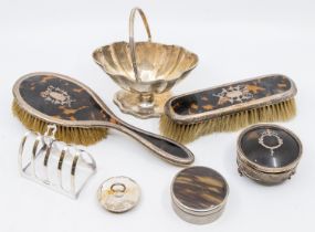A collection of silver to include: an Edwardian silver boat shaped sugar basket, engraved