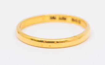 A 22ct gold wedding band, width approx 2mm, size M, weight approx 2gms  Further details: scratches