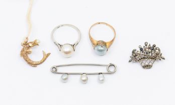 A collection of jewellery items to include a platinum, pearl and diamond set ring, comprising a