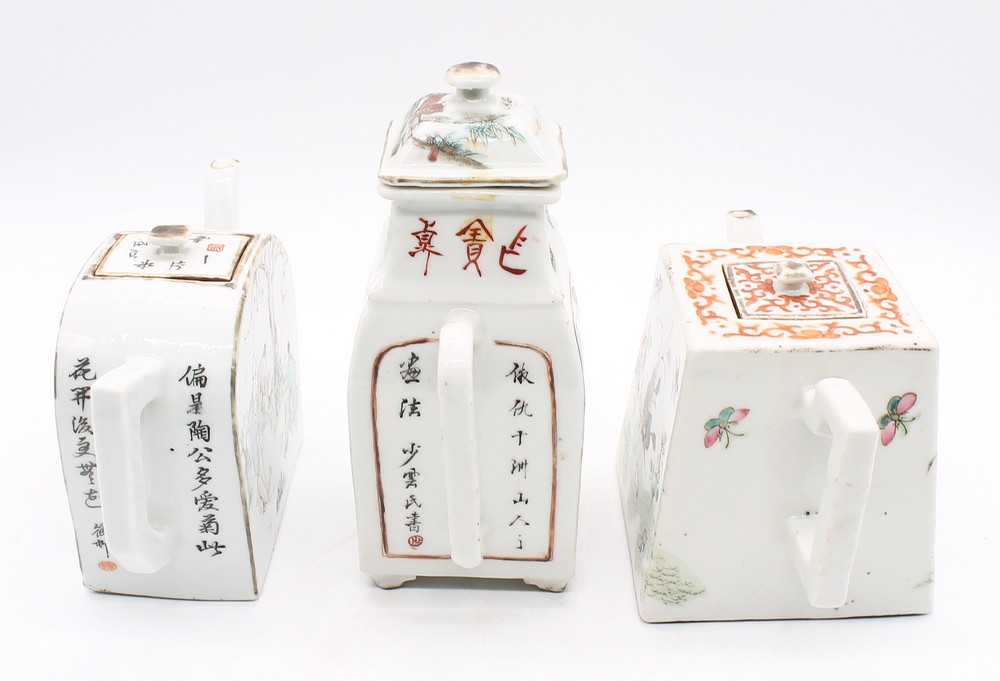 Three 19th century Chinese famille porcelain teapots in an unusual shape and decorated with - Bild 4 aus 4