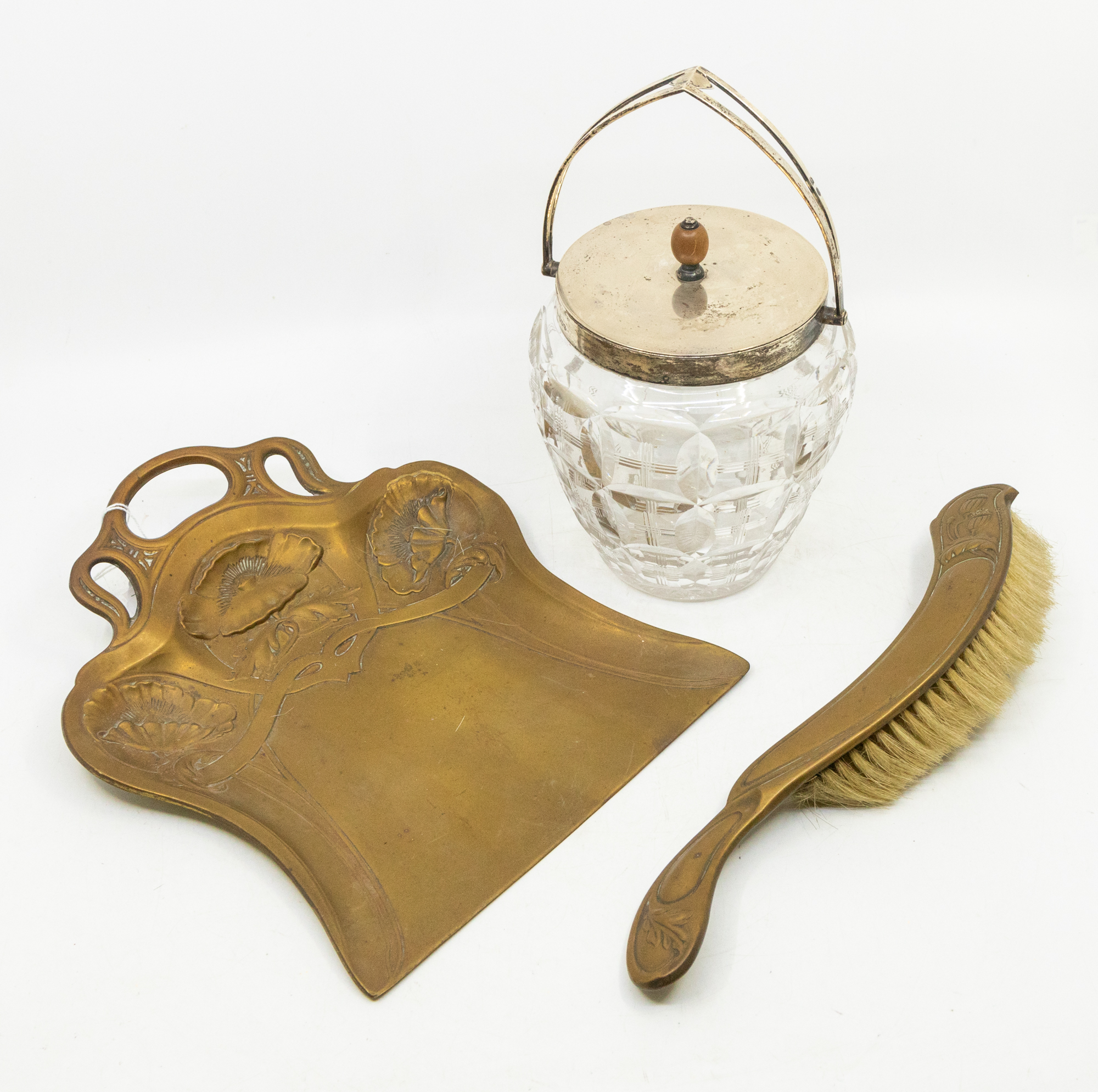 A George V silver rimmed and covered cut glass biscuit jar, with wooden finial. Approx. 17.5cm high.