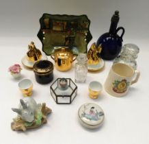 A mixed collection of porcelain and glass wares, to include Worcester, Doulton, 19th century blue