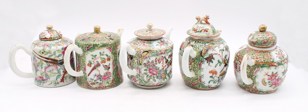 A collection of Chinese export famille rose 19th century teapots, rose medallion, c.1860 - Bild 2 aus 3