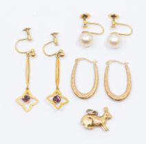 A collection of 9ct gold jewellery to include a pair of paste set drop earrings with screw fittings,