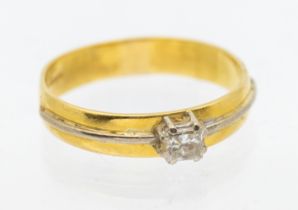 A diamond and 18ct gold dress ring, comprising a princess cut diamond, weighing approx 0.25ct,