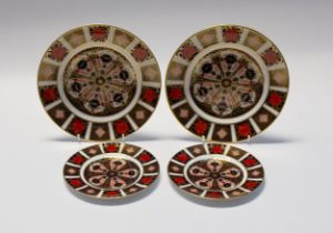 Royal Crown Derby - 4 Imari 1128 plates, 2 salad plates and 2 small side plates.