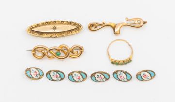 A collection of antique jewellery to include a a Victorian 9ct gold diamond set oval brooch (a/f