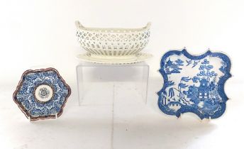 A Worcester Royal Lily Pattern tea pot stand , blue crescent back stamp, C1780 Measures 15 cm across