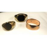 Joblot of three 9ct Gold rings ..Total gross weight is:16.42 grams.  The joblot contains a