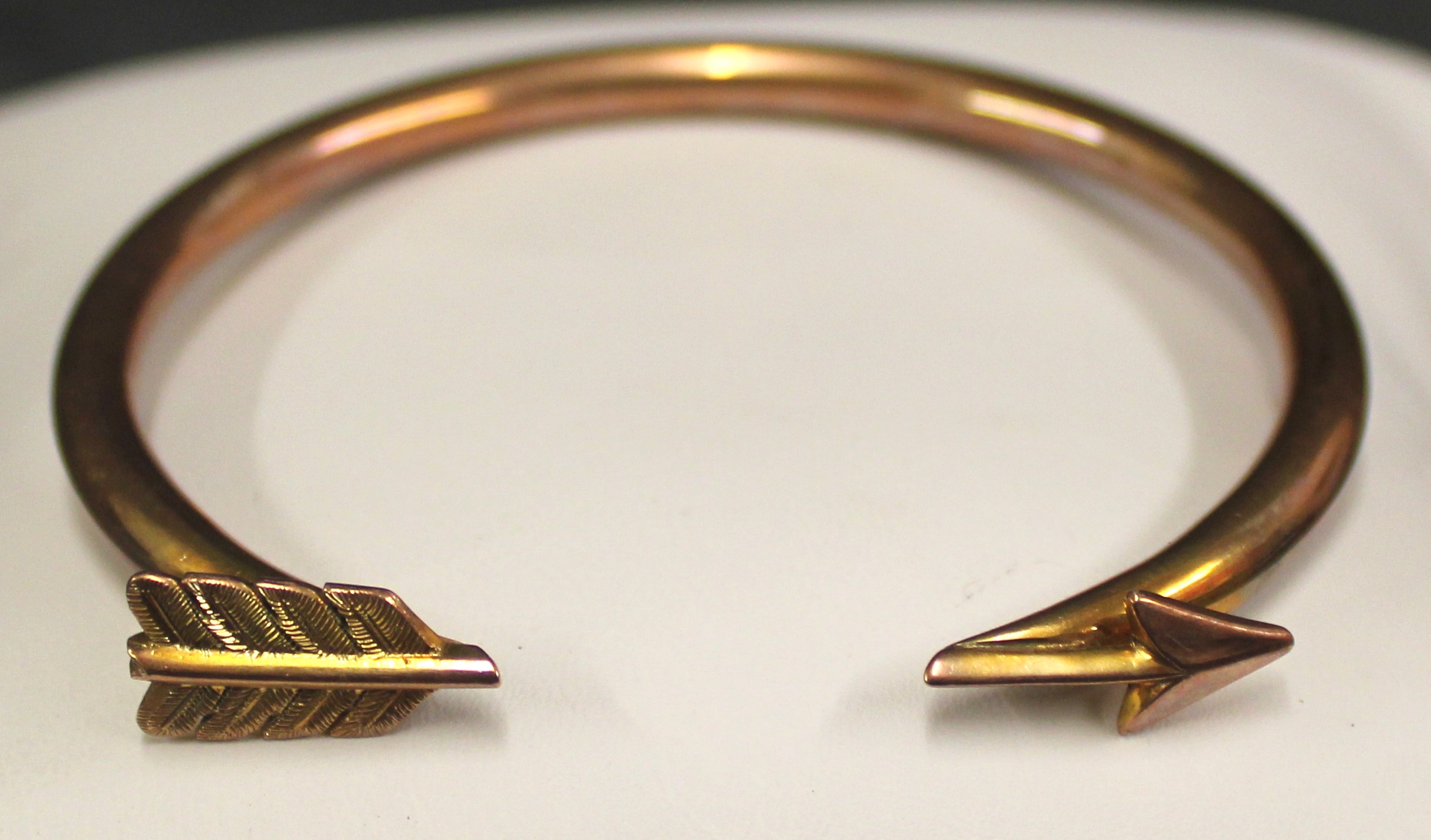 1925 9ct Rose Gold Torque Bangle with arrow decoration on ends. Rd number 714188. 12.7 grams.