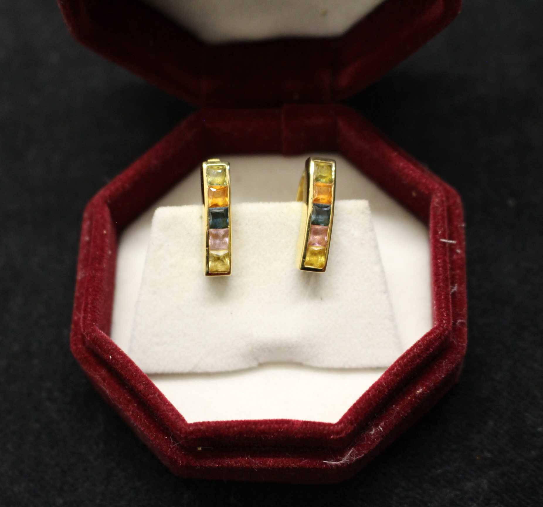 Earrings , sapphire in 18K gold with receipt. 4.24gms gross. - Image 5 of 7