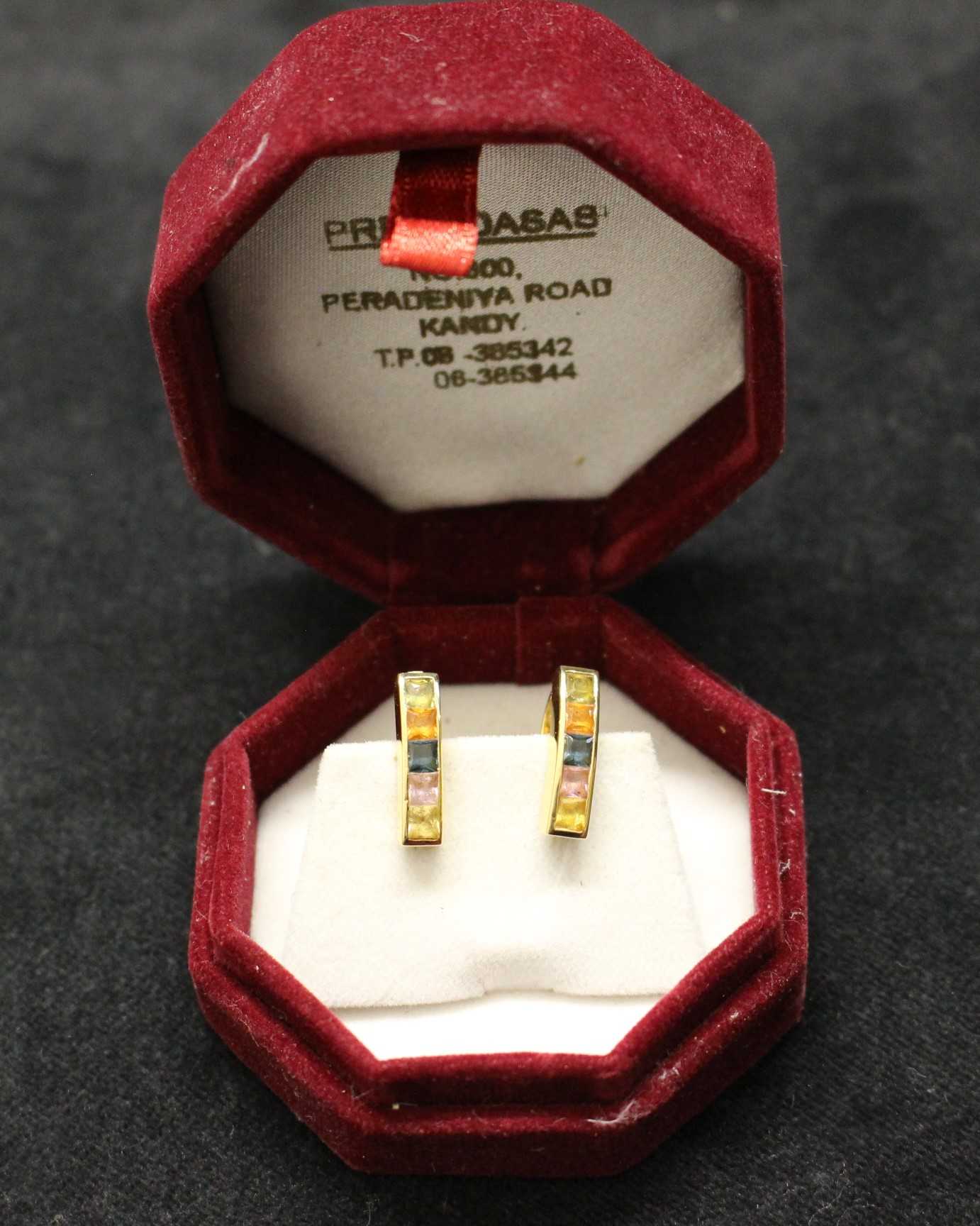 Earrings , sapphire in 18K gold with receipt. 4.24gms gross. - Image 4 of 7