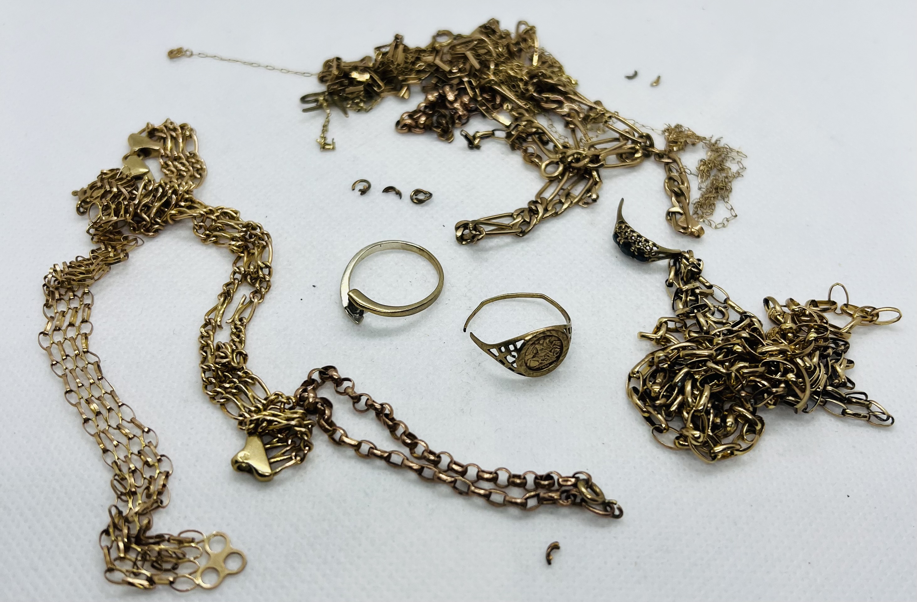 A collection of broken 9ct gold and yellow metal jewellery. Total weight approximately 30.7 grams.