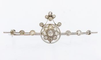 An Edwardian diamond set platinum bar brooch, comprising a central flower old cut diamond set