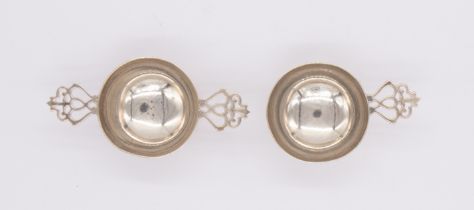 An Edwardian silver quaich style miniature two handled bowl, pierced handles and thread border,