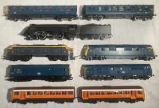 Railway: A collection of assorted OO gauge locomotives to include: Hornby inter city power and non