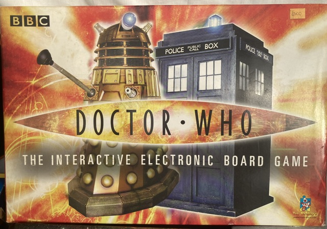 Doctor Who: A collection of assorted Doctor Who memorabilia to include: electronic board game, XL - Image 3 of 5