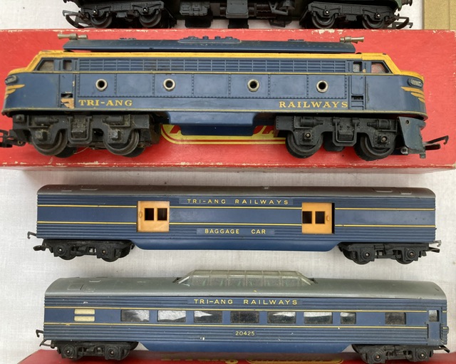 Model Railway: A collection of assorted Triang railway to include: three car diesel set, four car - Image 3 of 4