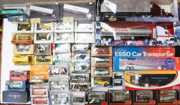 Diecast: A collection of assorted boxed and unboxed modern diecast vehicles to include: Exclusive