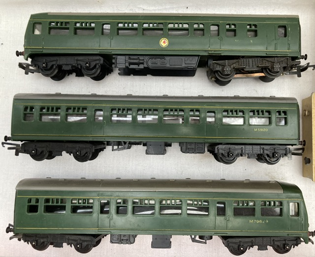 Model Railway: A collection of assorted Triang railway to include: three car diesel set, four car - Image 2 of 4