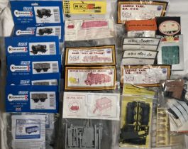 Railway: A collection of assorted railway kits and accessories to include Kitmaster trucks, Dapol