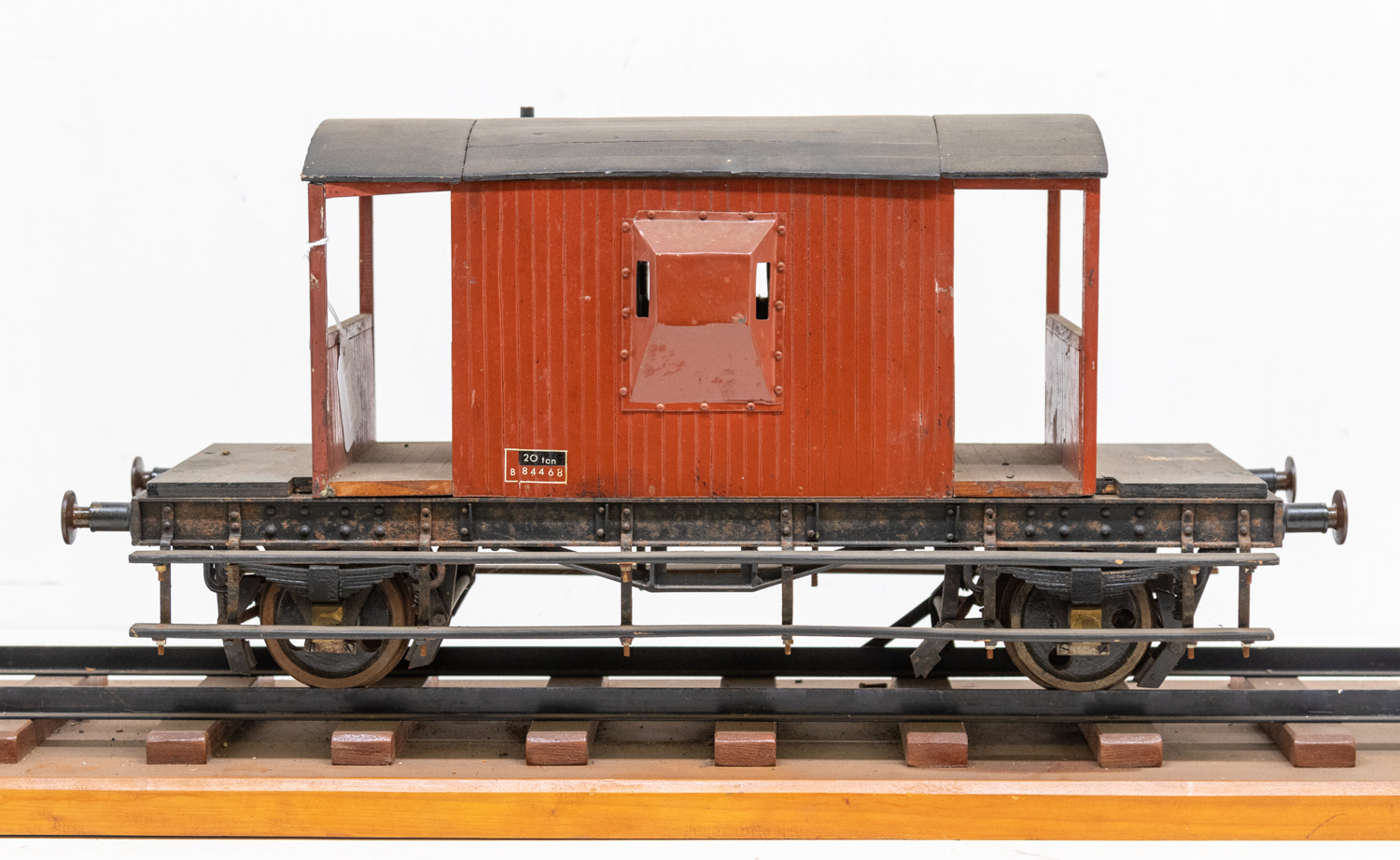 Model Railway: A scratch-built model railway, 3 1/2" gauge, rolling stock wagon, upon track, 20 Ton, - Bild 2 aus 4