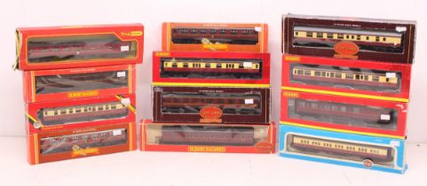 Hornby: A collection of assorted boxed Hornby, Triang and Airfix coaches including Top Link and