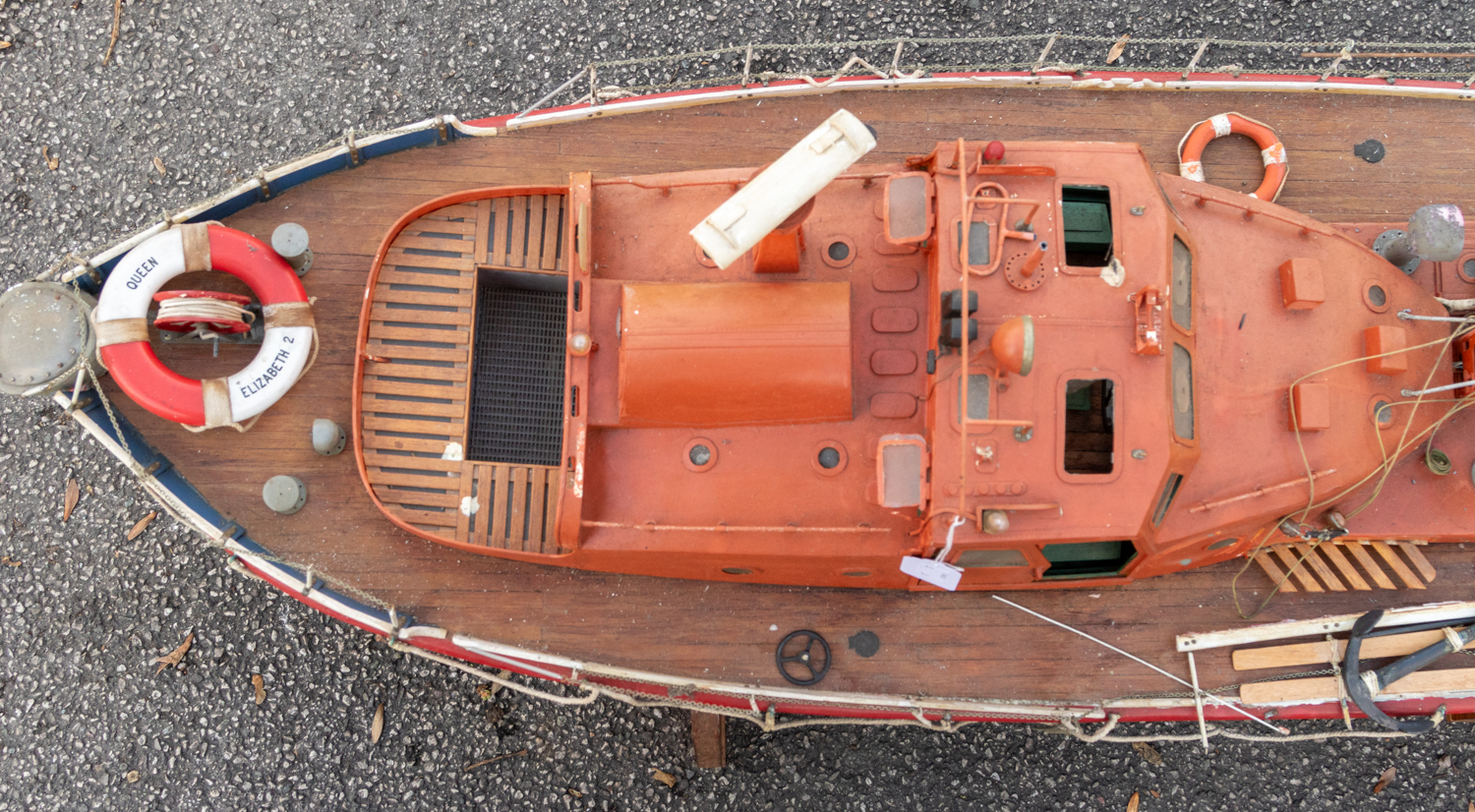 Boat: A large model boat, RNLB Sir Samuel Whitbread, wooden construction, in need of some attention, - Bild 5 aus 7