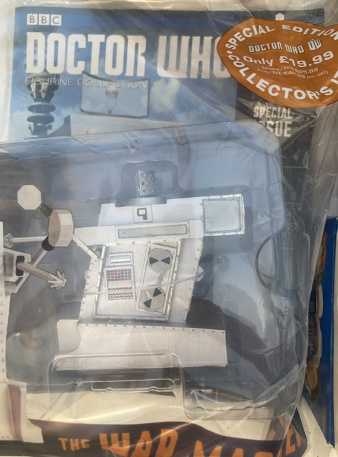 Doctor Who: A collection of assorted trading cards; Eaglemoss War Machine, two examples; boxed - Image 2 of 4