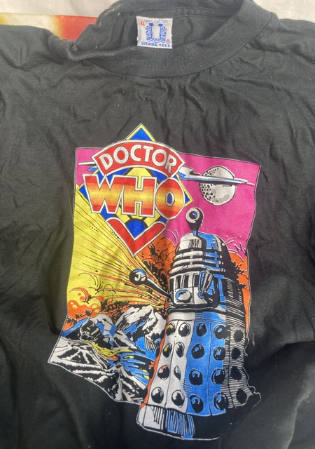 Doctor Who: A collection of assorted Doctor Who memorabilia to include: electronic board game, XL - Image 2 of 5