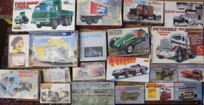 Model Kits: A collection of assorted boxed and unmade model kits to include: Matchbox, Keil Kraft,