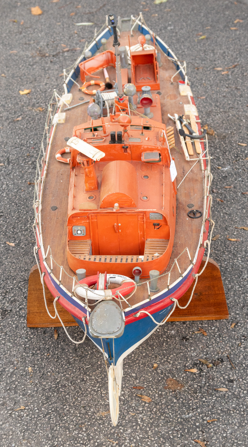 Boat: A large model boat, RNLB Sir Samuel Whitbread, wooden construction, in need of some attention, - Bild 7 aus 7