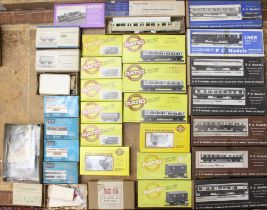 Kits: A collection of assorted model railway kits to include: Ratio, PC Models, Peco, Sutherland