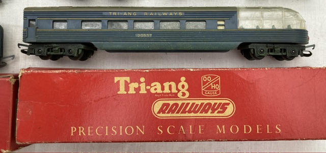Model Railway: A collection of assorted Triang railway to include: three car diesel set, four car - Image 4 of 4