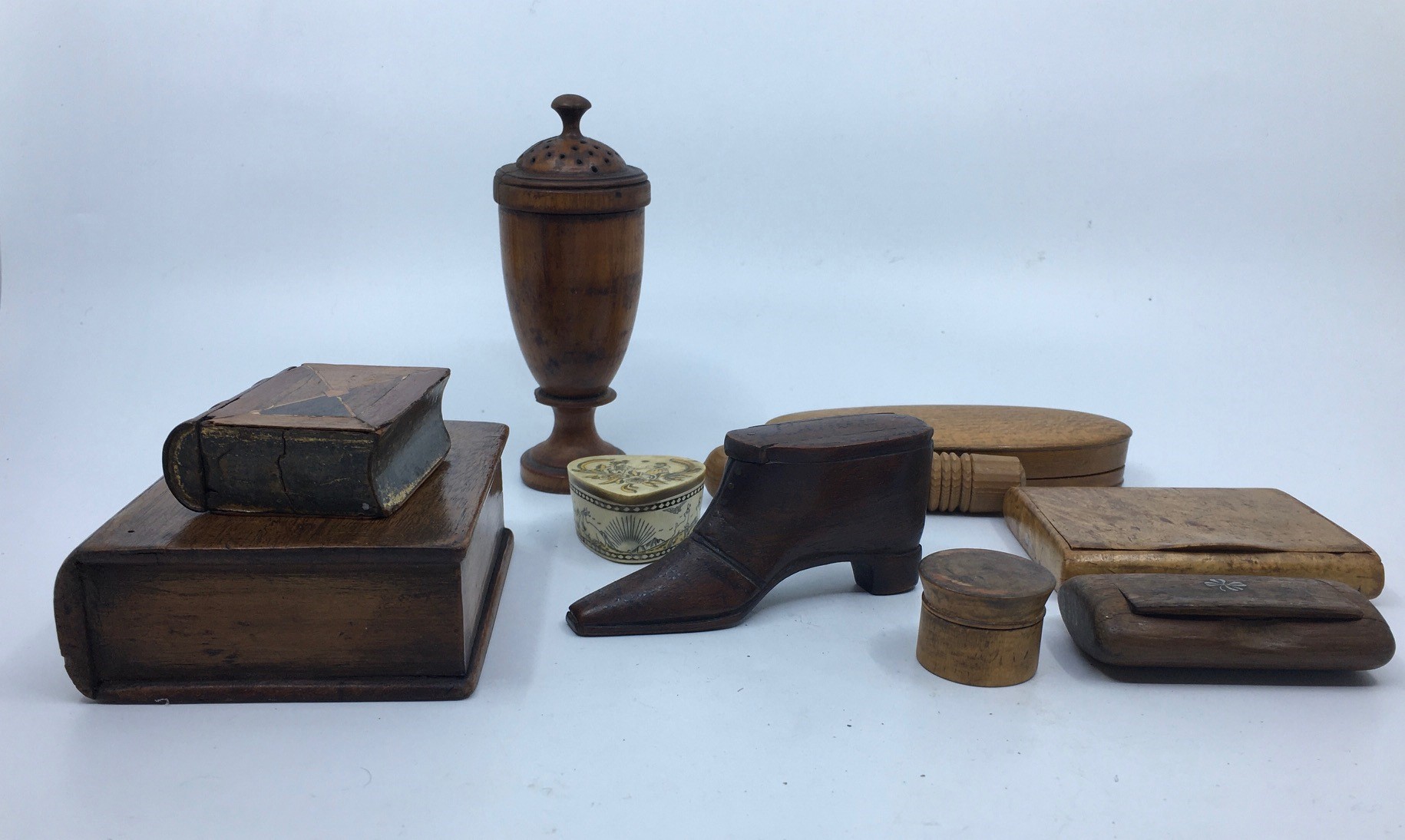 A collection of treen to include shoe..