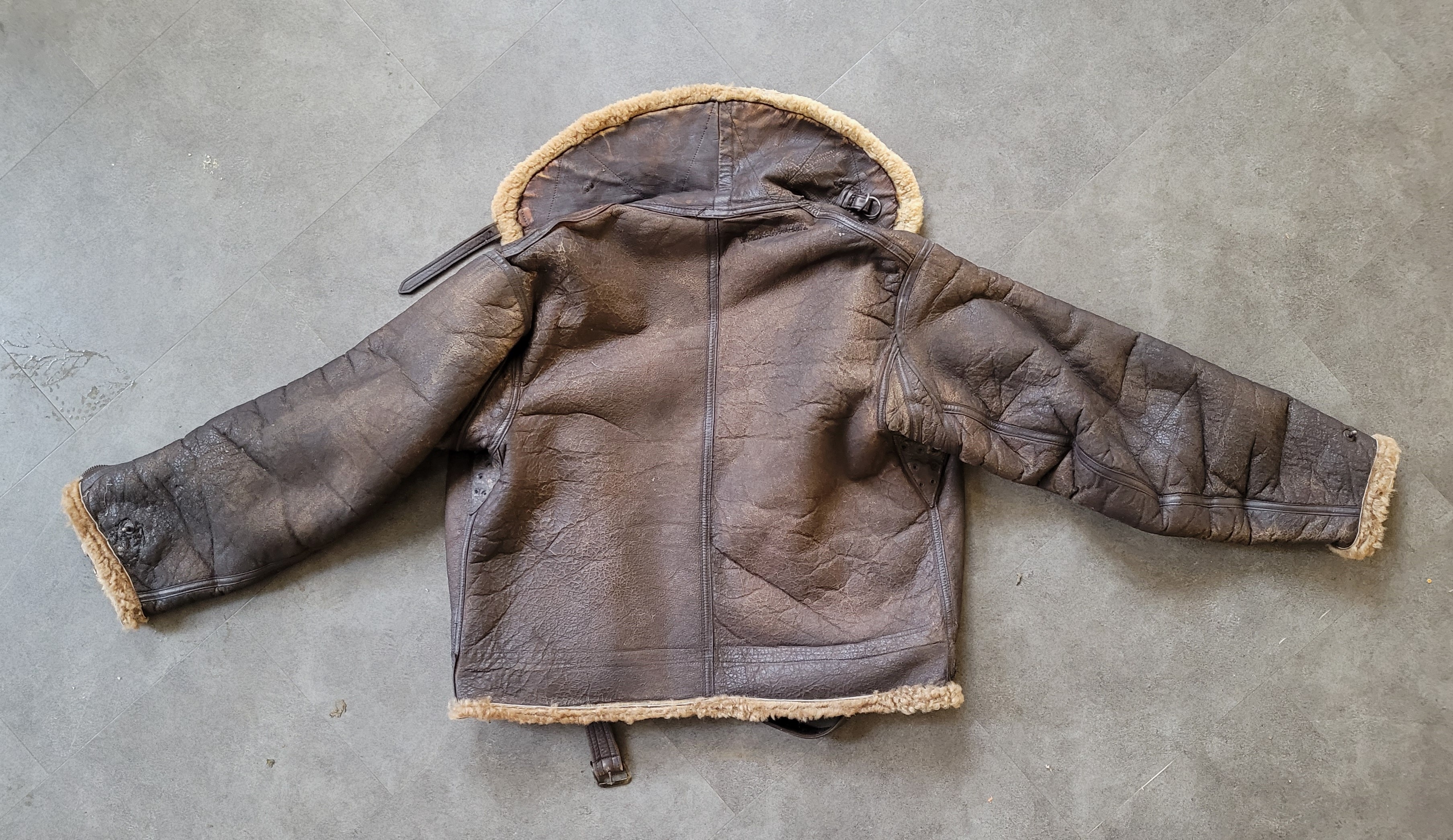 An RAF Irvin style leather and sheepskin lined flying jacket. Condition Note: some teeth to main zip - Image 3 of 5