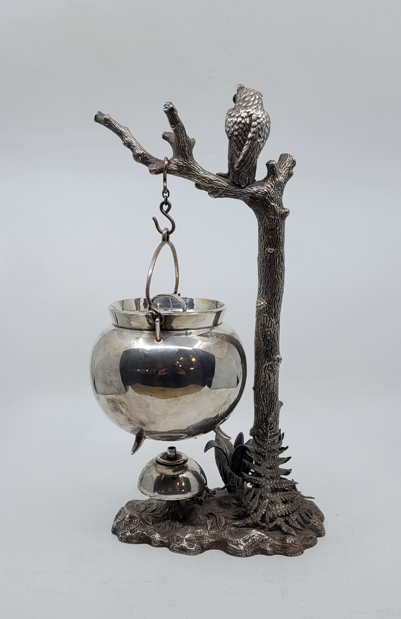 An unusual Victorian silver plated novelty brandy Warmer, c.1870, fashioned as a tree with owl - Bild 6 aus 6