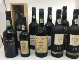 Port, a collection of 8 bottles and one half bottle. Various makers and years. (9)
